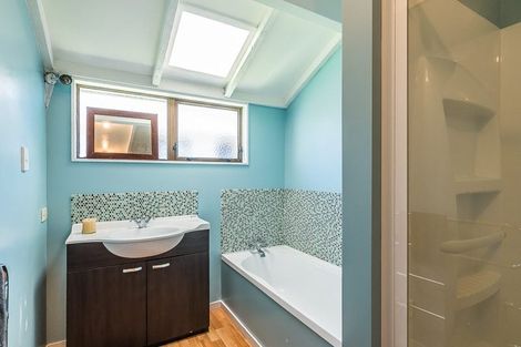 Photo of property in 36 Horokiwi Road West, Newlands, Wellington, 6037