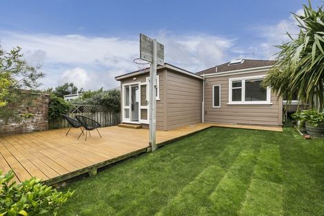 Photo of property in 44 Stanley Street, Berhampore, Wellington, 6023