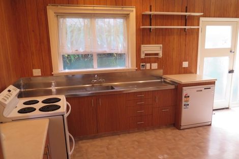 Photo of property in 28 Melbourne Road, Island Bay, Wellington, 6023