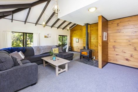 Photo of property in 27 Fendalton Crescent, Pinehaven, Upper Hutt, 5019