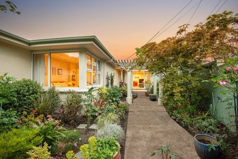 Photo of property in 1 Colquhoun Street, Glenross, Dunedin, 9011