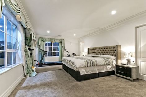 Photo of property in 18 Mansion Court, West Harbour, Auckland, 0618