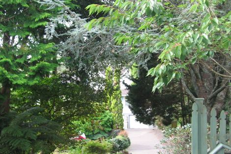 Photo of property in 32 Deane Avenue, Titirangi, Auckland, 0604