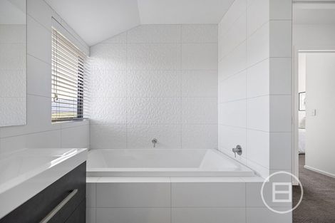 Photo of property in 9 Falconer Rise, Jacks Point, Queenstown, 9371