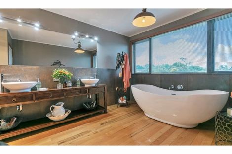 Photo of property in 805 State Highway 16, Waimauku, 0883