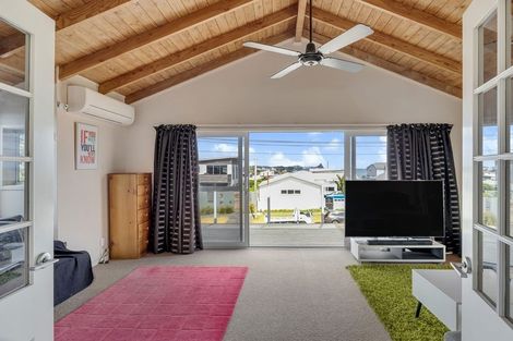 Photo of property in 9 Sackville Street, Fitzroy, New Plymouth, 4312