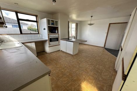 Photo of property in 5 Sherwood Avenue, Te Atatu South, Auckland, 0610