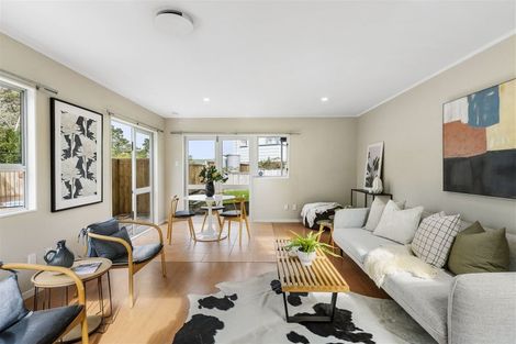 Photo of property in 13 Cunliffe Place, Glenfield, Auckland, 0629