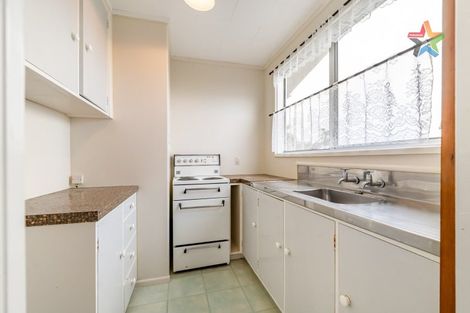 Photo of property in 2 Honeysuckle Grove, Maungaraki, Lower Hutt, 5010