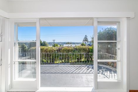 Photo of property in 4 Seaview Road, Glenfield, Auckland, 0629