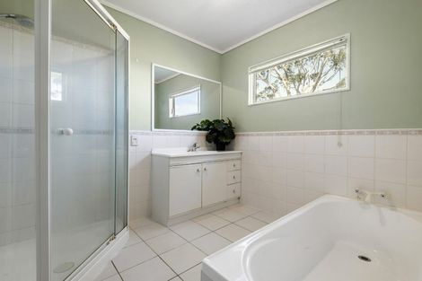 Photo of property in 1/31 Taroka Close, Pinehill, Auckland, 0632