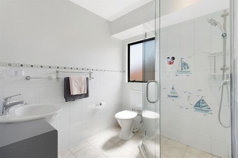 Photo of property in 17 Semillon Avenue, Henderson, Auckland, 0612