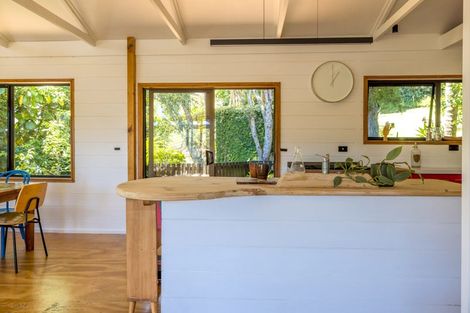 Photo of property in 32 Ocean Road, Surfdale, Waiheke Island, 1081