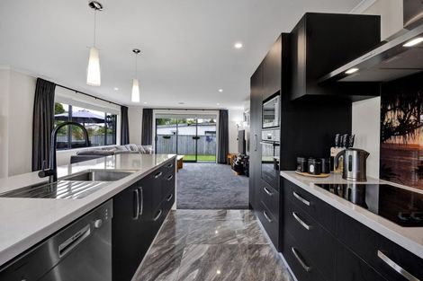 Photo of property in 13 Karaka Street, Merrilands, New Plymouth, 4312