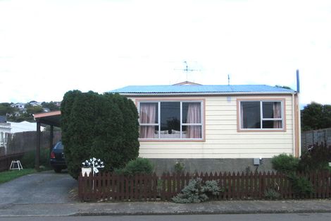 Photo of property in 16 Cara Crescent, Paparangi, Wellington, 6037