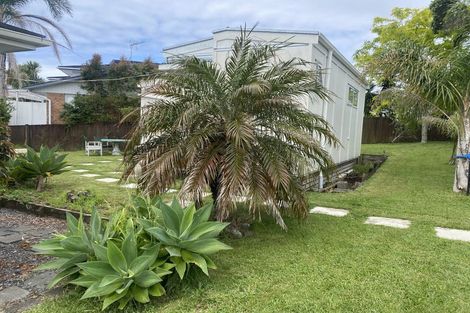 Photo of property in 25 County Road, Torbay, Auckland, 0630