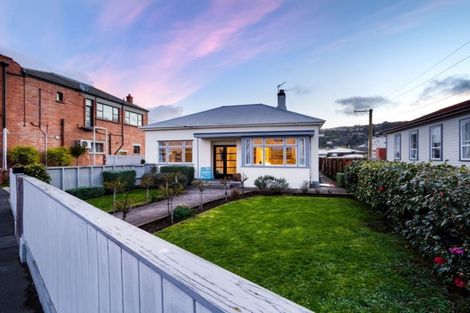 Photo of property in 94 Hargest Crescent, Saint Clair, Dunedin, 9012