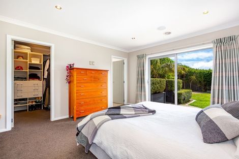 Photo of property in 17 Dusky Crescent, Aotea, Porirua, 5024