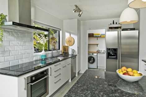 Photo of property in 2/4 Kupari Place, Totara Vale, Auckland, 0629