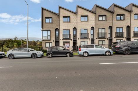 Photo of property in 2/28 Westgate Drive, Westgate, Auckland, 0614