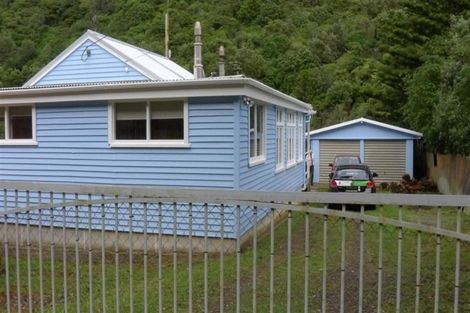 Photo of property in 32 Karekare Road, Karekare, New Lynn, 0772