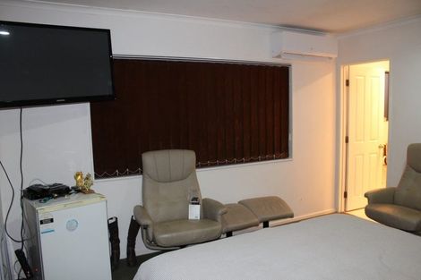 Photo of property in 38 Glenveagh Park Drive, Weymouth, Auckland, 2103