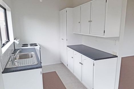 Photo of property in 2/215a Swanson Road, Henderson, Auckland, 0610