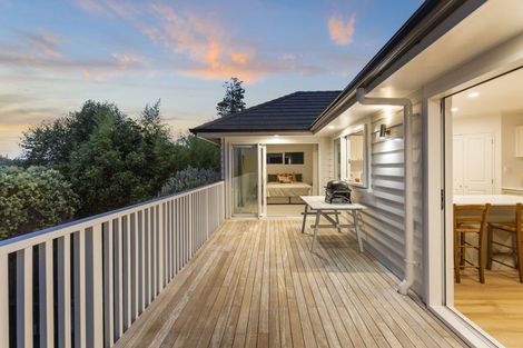 Photo of property in 2/37 Woodlands Crescent, Browns Bay, Auckland, 0630