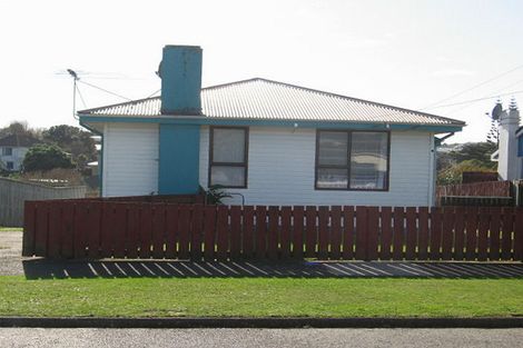 Photo of property in 5 Whanga Crescent, Titahi Bay, Porirua, 5022