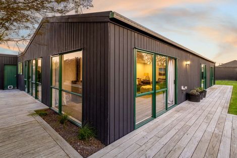 Photo of property in 3 Chilton Drive, Mairehau, Christchurch, 8052