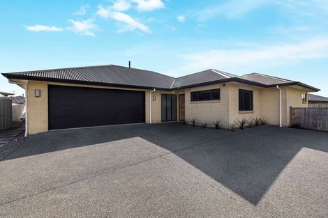 Photo of property in 32 Ripple Grove, Waiuku, 2123