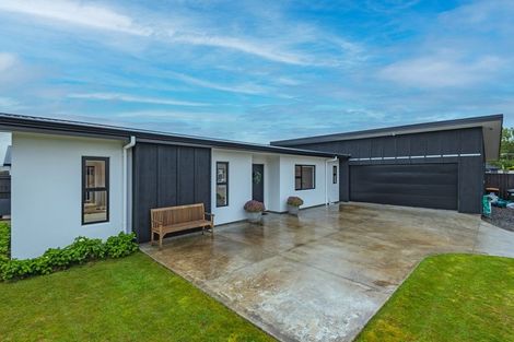 Photo of property in 1 Serenity Crescent, Kelvin Grove, Palmerston North, 4414