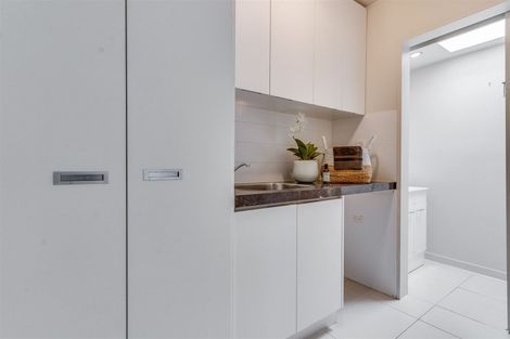 Photo of property in 1/52 Aikmans Road, Merivale, Christchurch, 8014