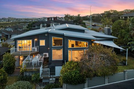 Photo of property in 60 Chesterfield Way, Orewa, 0931