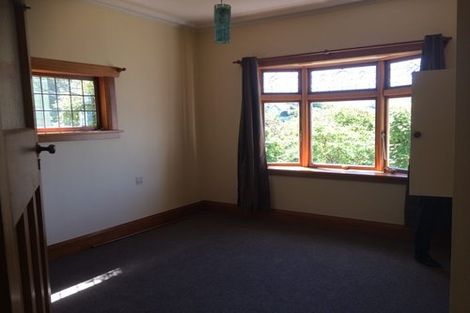 Photo of property in 100 Mortimer Terrace, Brooklyn, Wellington, 6021