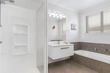 Photo of property in 17 Seashell Drive, Papamoa Beach, Papamoa, 3118