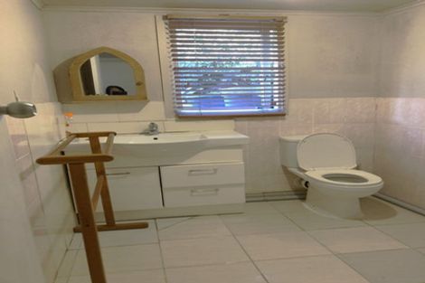 Photo of property in 2/68 Pupuke Road, Hillcrest, Auckland, 0627