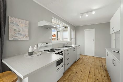 Photo of property in 897 East Coast Road, Northcross, Auckland, 0632