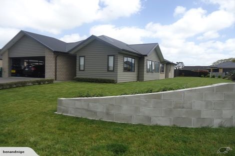 Photo of property in 31 Harbour Crest Drive, Waiuku, 2123