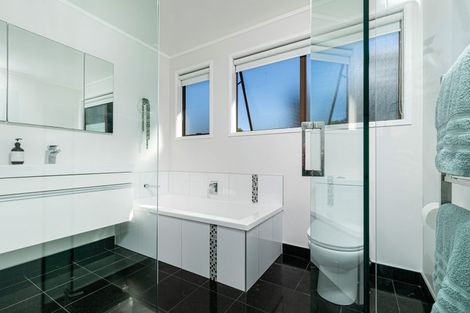 Photo of property in 44 West Harbour Drive, West Harbour, Auckland, 0618