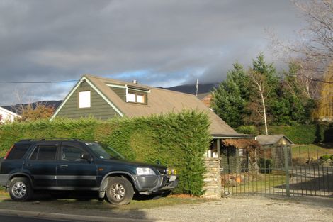 Photo of property in 5 Clematis Court, Wanaka, 9305