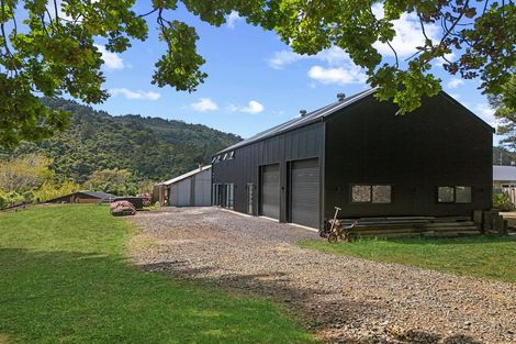 Photo of property in 127 Bethells Road, Waitakere, 0781