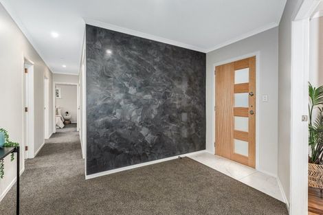 Photo of property in 14 Highbury Drive, Levin, 5510