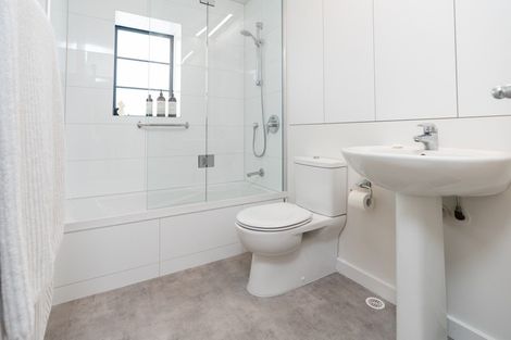 Photo of property in Westhaven Apartments, 2/127 Molesworth Street, Thorndon, Wellington, 6011