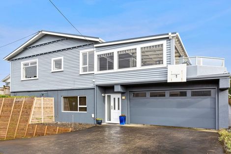 Photo of property in 18 South Road, Moturoa, New Plymouth, 4310