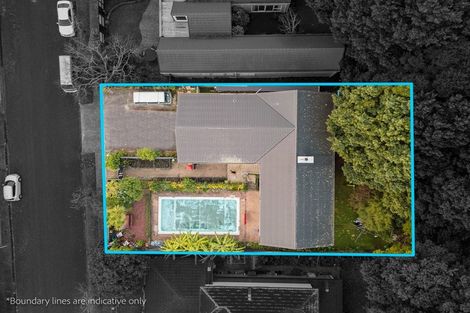 Photo of property in 27 Walpole Avenue, Hillpark, Auckland, 2102