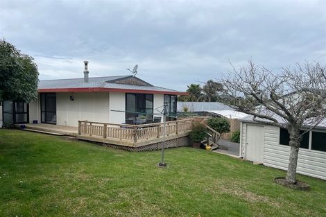 Photo of property in 72 Totaravale Drive, Totara Vale, Auckland, 0629
