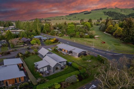 Photo of property in 1 Seagers Close, Kinloch, Taupo, 3377