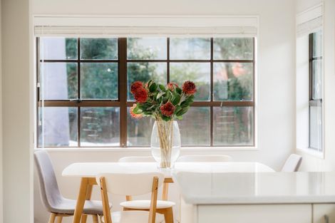 Photo of property in 6 Crestlands Place, Papakura, 2110