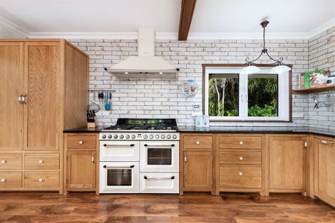 Photo of property in 408b Scenic Drive, Waiatarua, Auckland, 0612